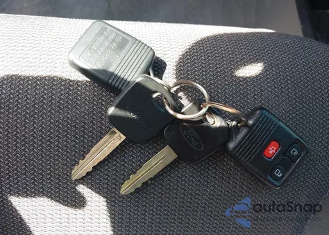 2002 Ford Escape Xlt z USA, uszkodzony, nr VIN 1FMYU03152KA36037